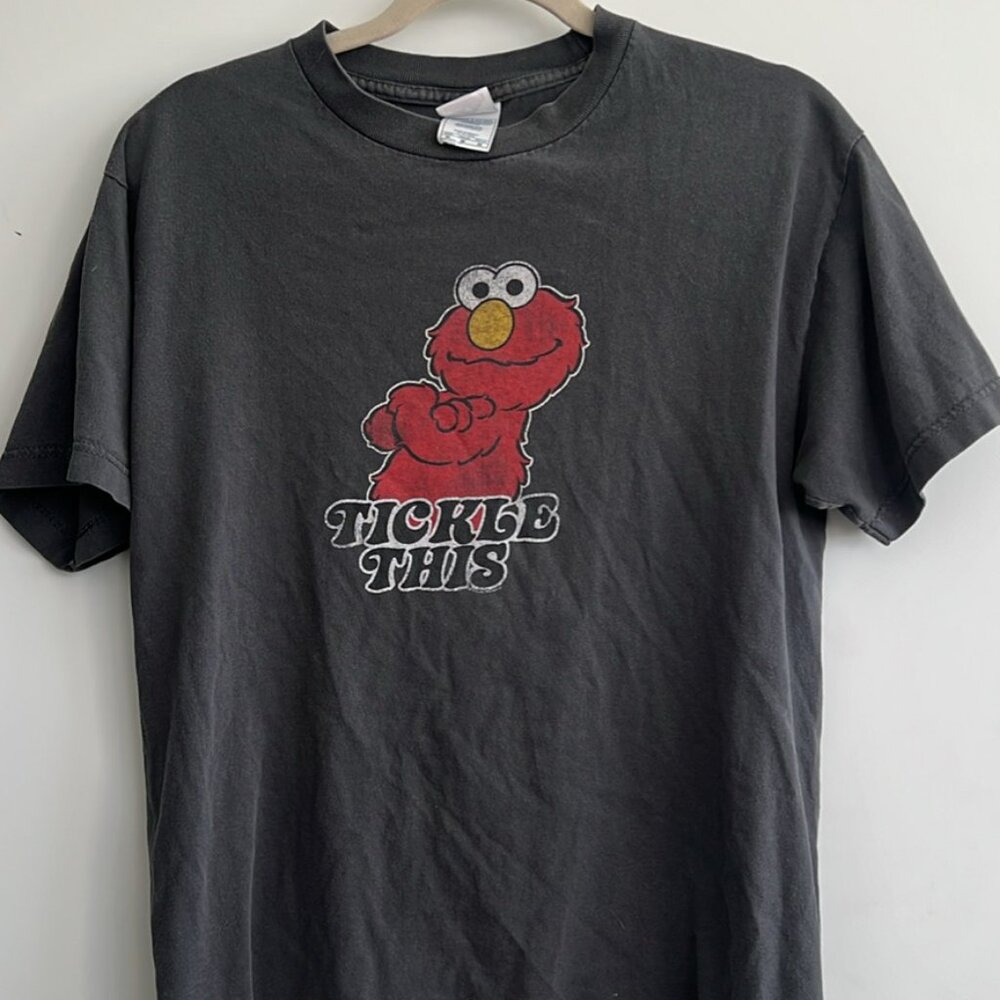 Elmo Workshop Adult Tickle This Graphic T-Shirt, Size M